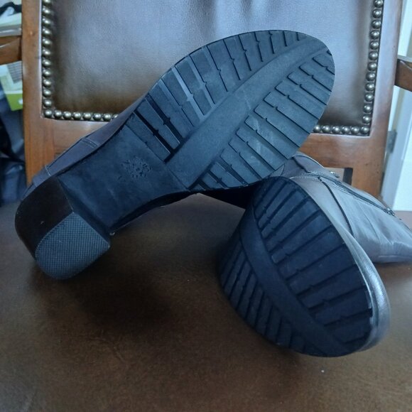 All leather new womens short boot. - Picture 8 of 9